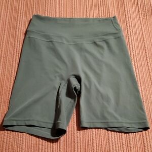 TomTiger Biker/Yoga Shorts in Eucalyptus